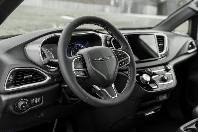 used 2025 Chrysler Pacifica car, priced at $36,777
