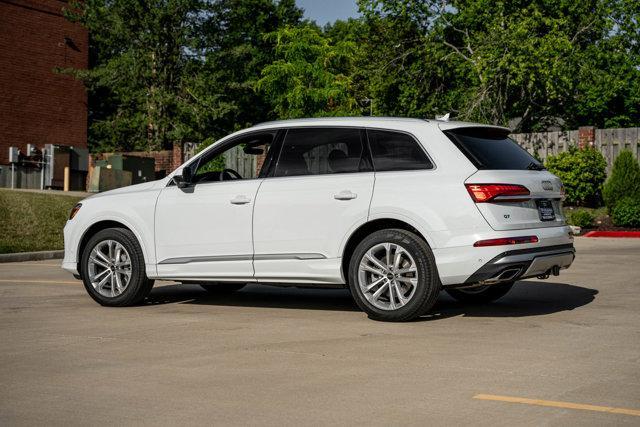 new 2025 Audi Q7 car, priced at $75,925