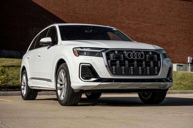 new 2025 Audi Q7 car, priced at $75,925