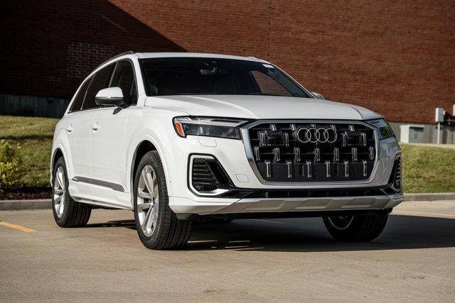 new 2025 Audi Q7 car, priced at $75,925