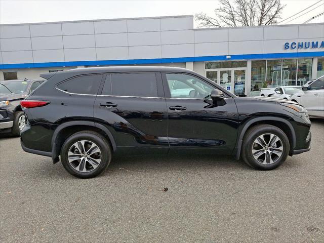 used 2022 Toyota Highlander car, priced at $35,000