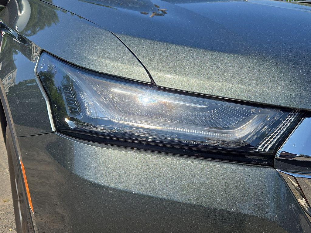 used 2023 Chevrolet Traverse car, priced at $29,000