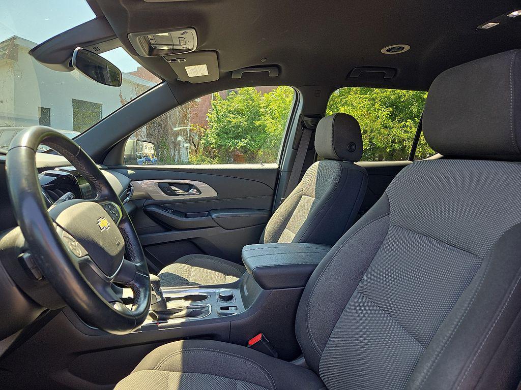 used 2023 Chevrolet Traverse car, priced at $29,000