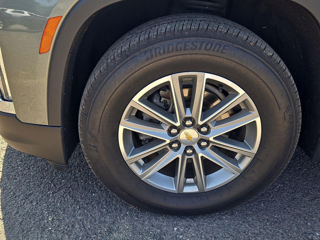 used 2023 Chevrolet Traverse car, priced at $29,000