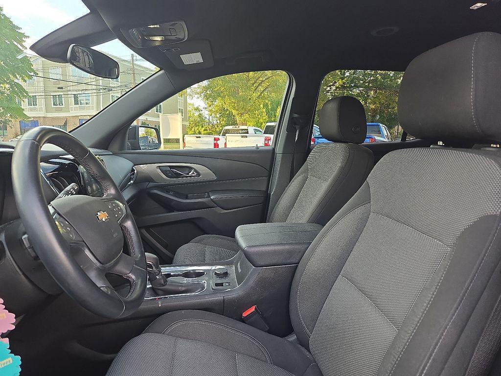 used 2023 Chevrolet Traverse car, priced at $29,500