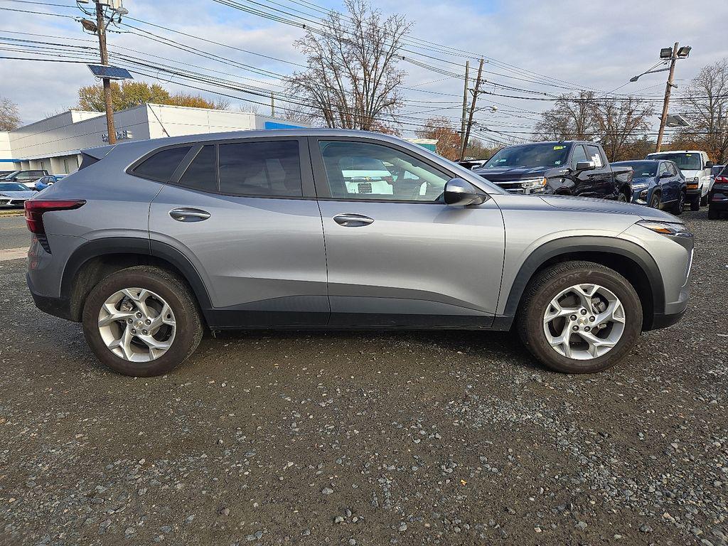 used 2024 Chevrolet Trax car, priced at $17,000
