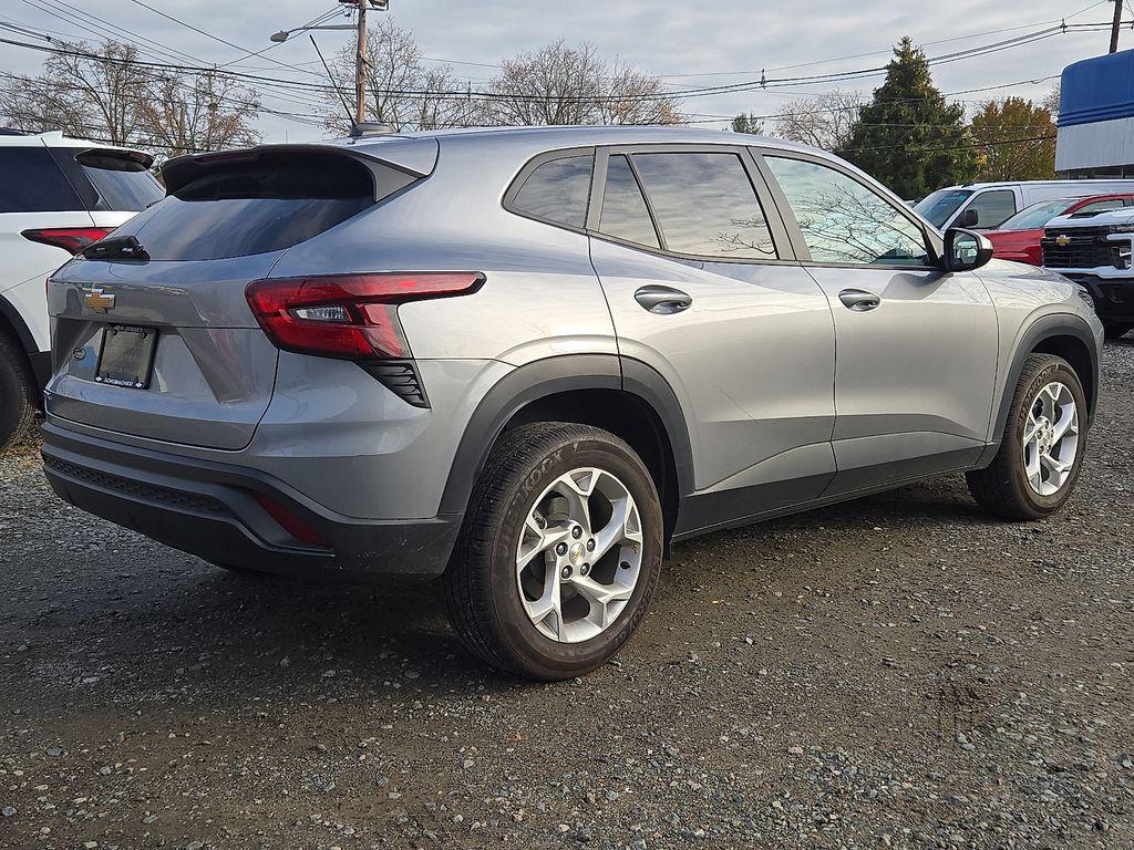 used 2024 Chevrolet Trax car, priced at $17,000
