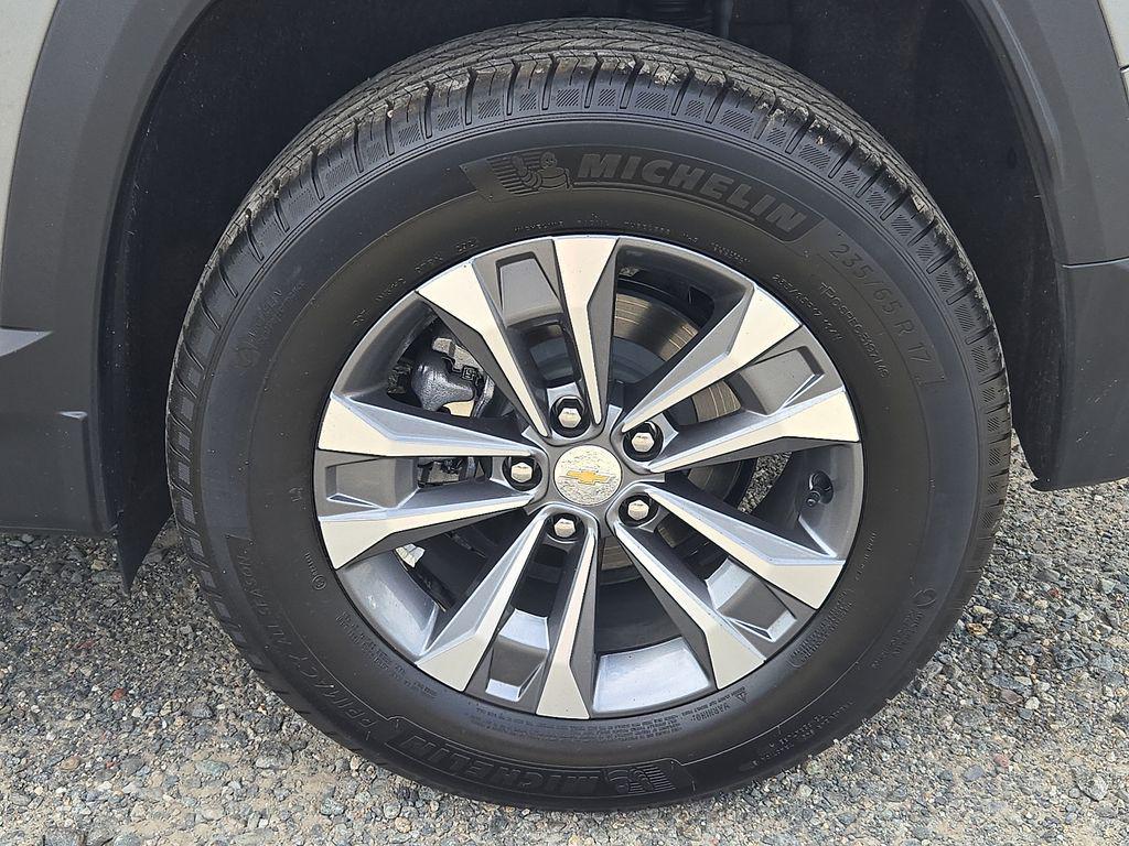 used 2025 Chevrolet Equinox car