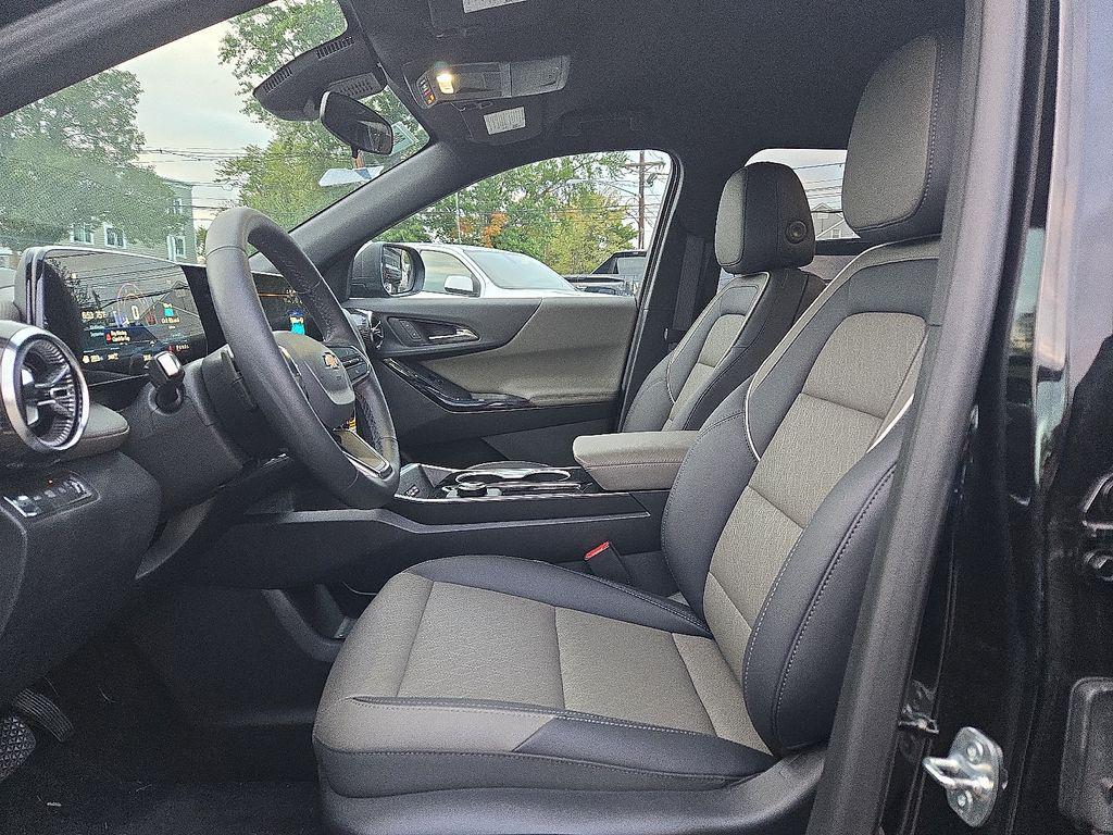 used 2026 Chevrolet Equinox car, priced at $31,000