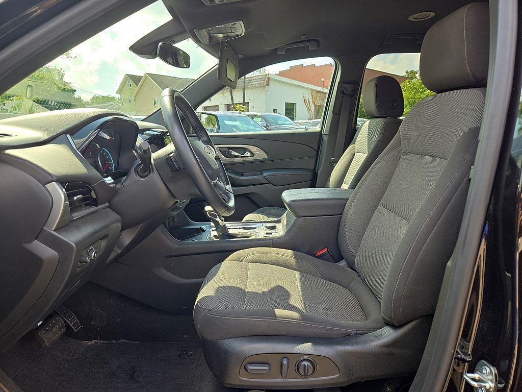 used 2023 Chevrolet Traverse car, priced at $30,500