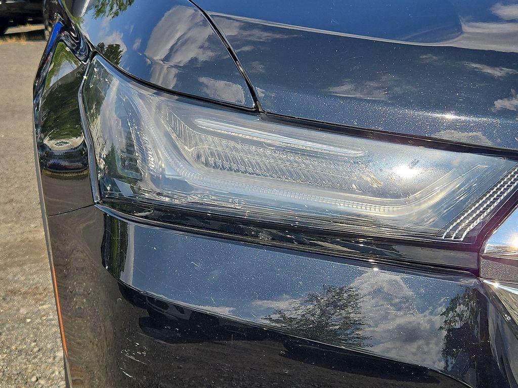 used 2023 Chevrolet Traverse car, priced at $30,500