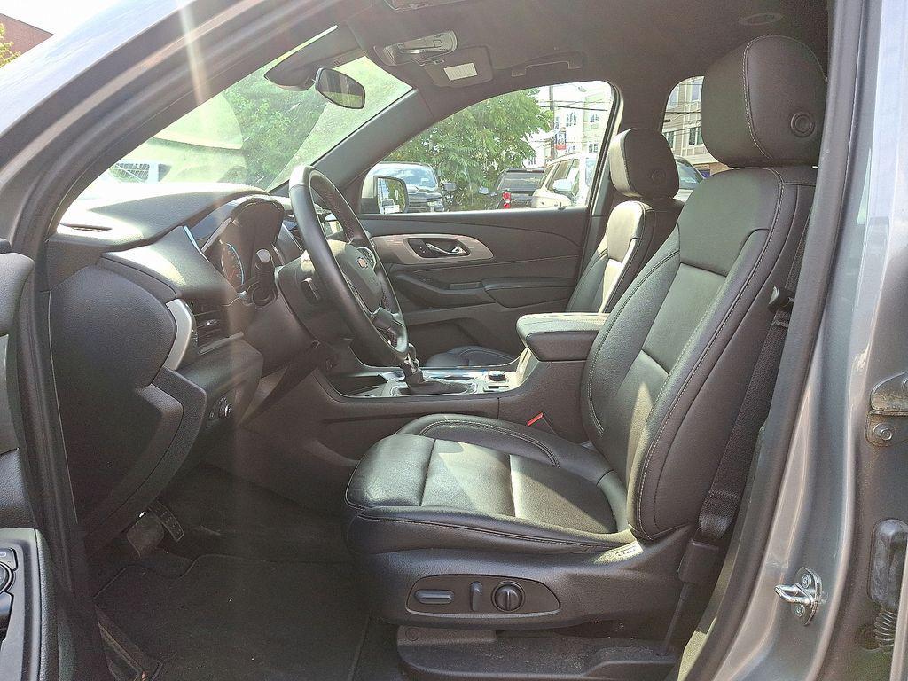 used 2023 Chevrolet Traverse car, priced at $30,500