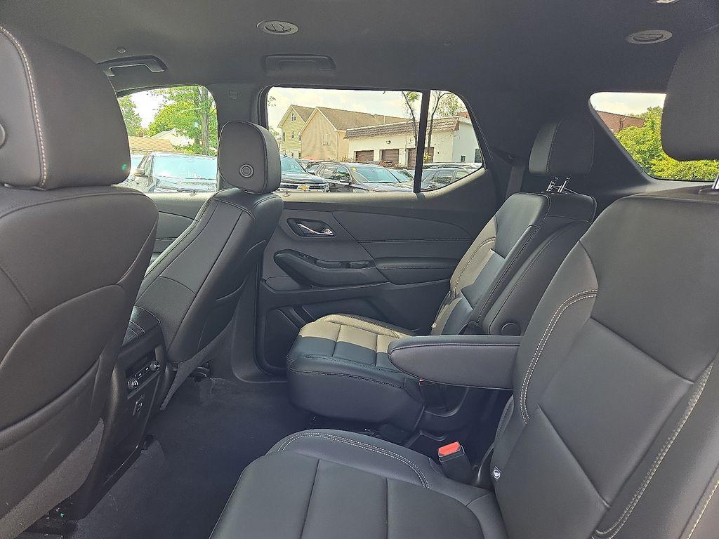 used 2023 Chevrolet Traverse car, priced at $33,000