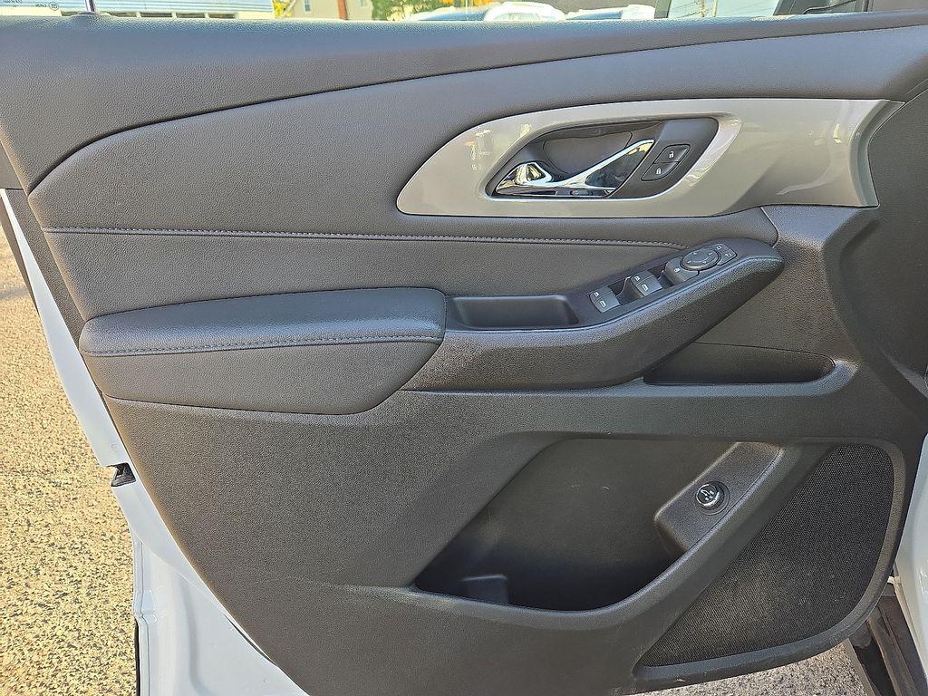 used 2023 Chevrolet Traverse car, priced at $28,000