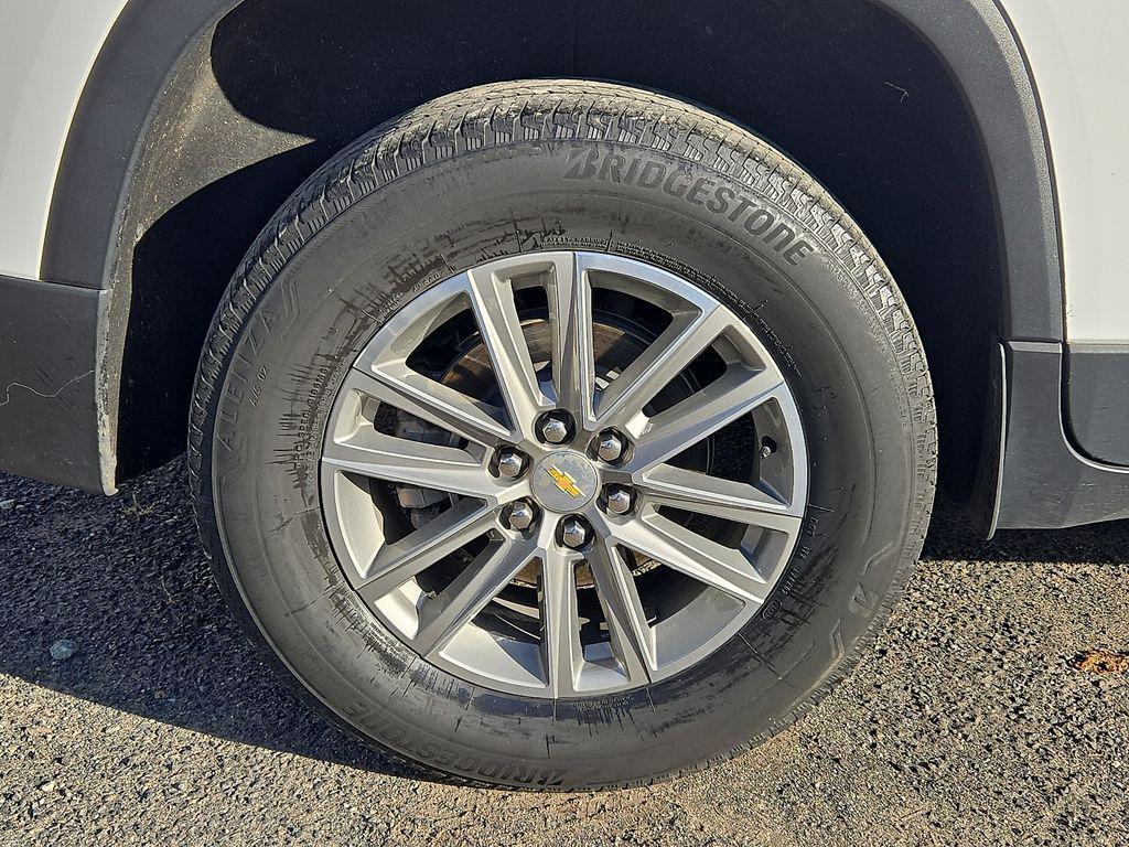 used 2023 Chevrolet Traverse car, priced at $28,000