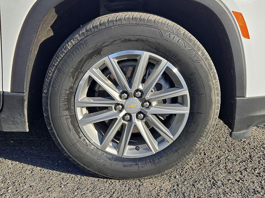 used 2023 Chevrolet Traverse car, priced at $28,000