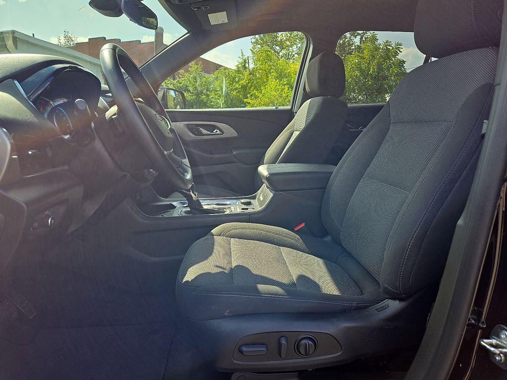 used 2023 Chevrolet Traverse car, priced at $30,000
