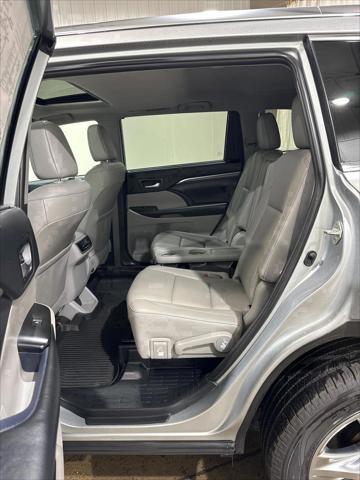 used 2019 Toyota Highlander Hybrid car, priced at $26,569