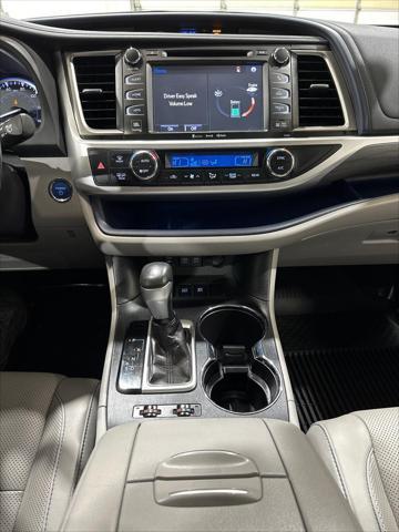 used 2019 Toyota Highlander Hybrid car, priced at $27,808