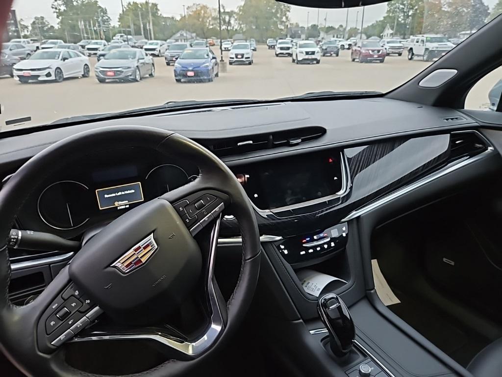 used 2025 Cadillac XT6 car, priced at $46,438