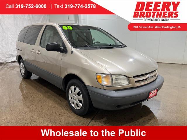 used 2000 Toyota Sienna car, priced at $3,000