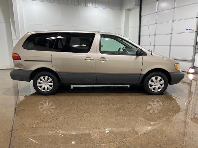 used 2000 Toyota Sienna car, priced at $3,000