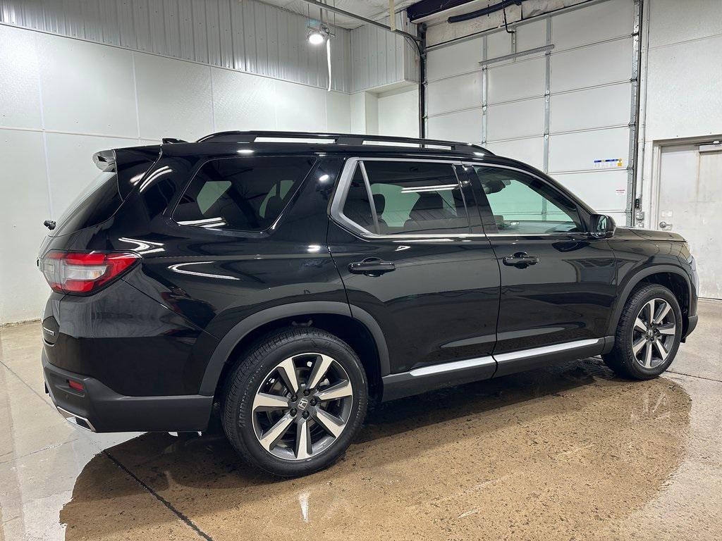 used 2025 Honda Pilot car, priced at $44,622