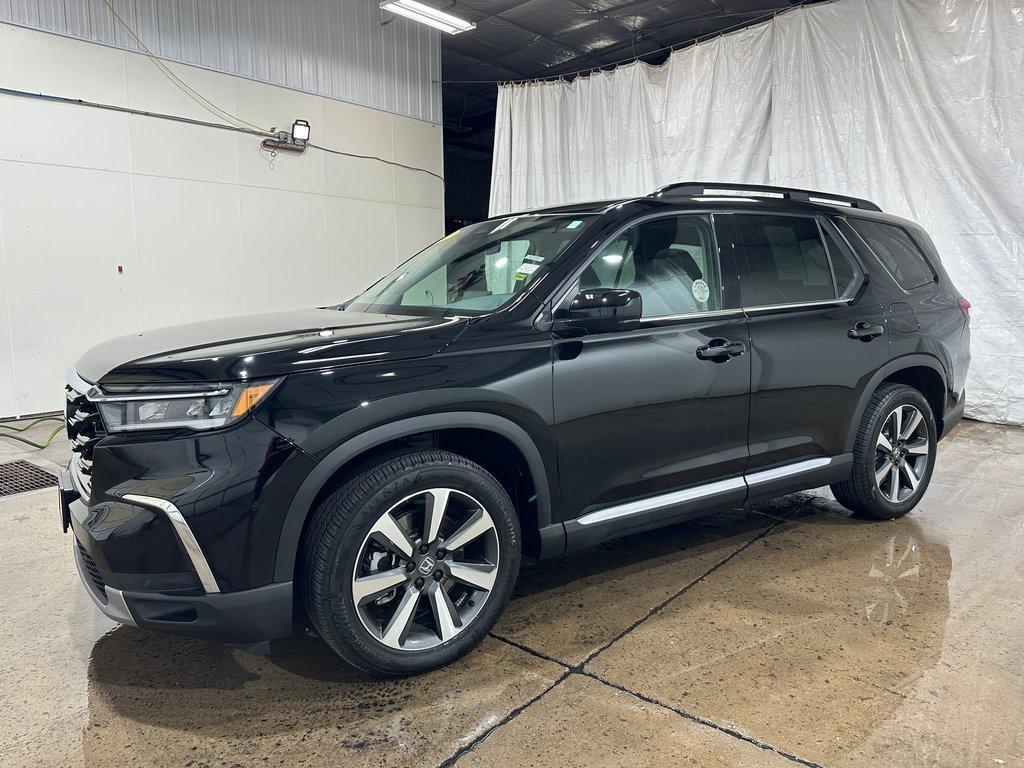 used 2025 Honda Pilot car, priced at $44,622
