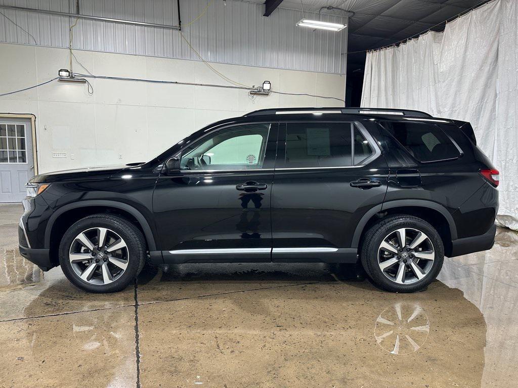 used 2025 Honda Pilot car, priced at $44,622