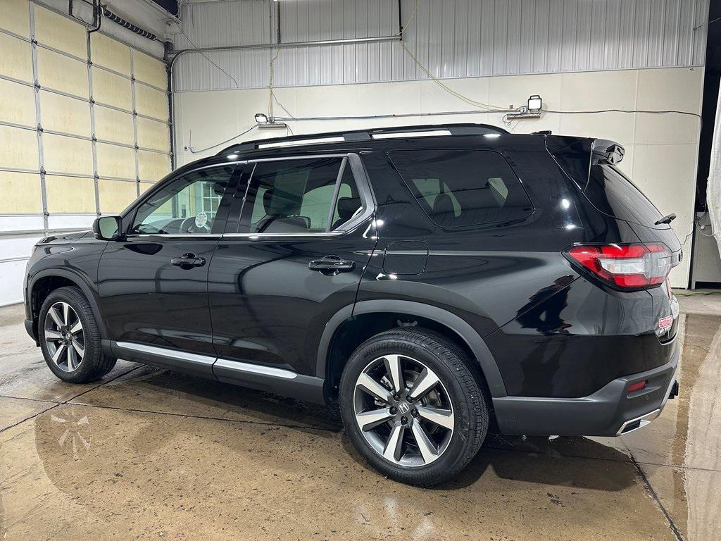 used 2025 Honda Pilot car, priced at $44,622