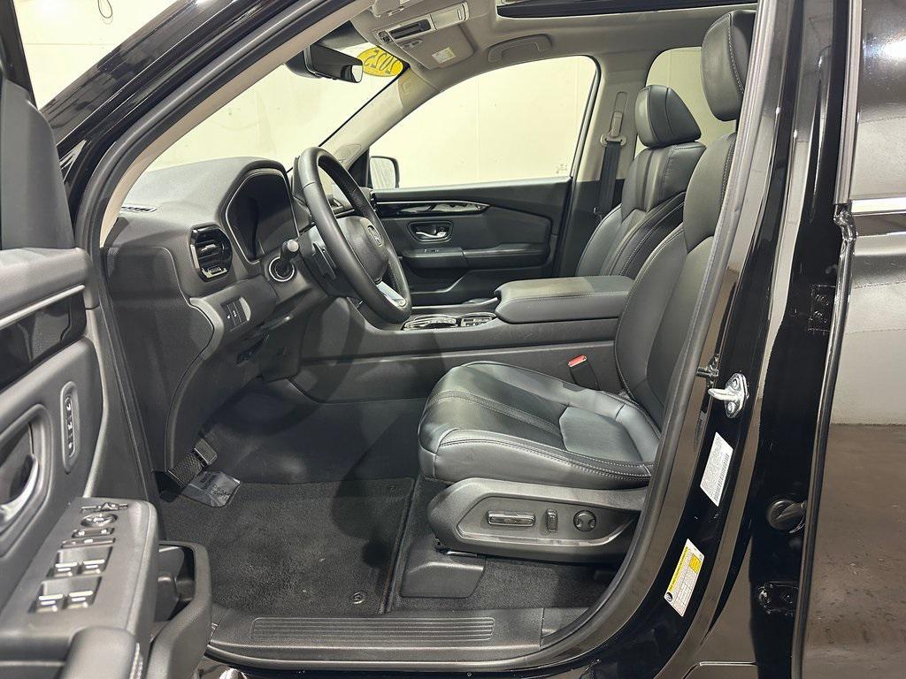 used 2025 Honda Pilot car, priced at $44,622