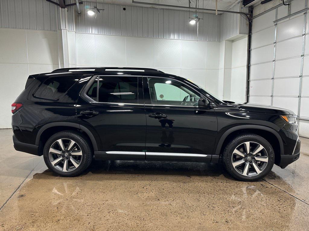used 2025 Honda Pilot car, priced at $44,622