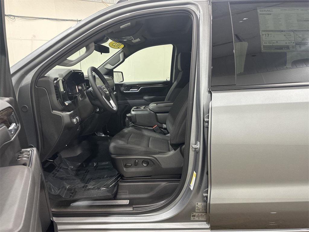 new 2025 GMC Sierra 1500 car, priced at $54,390