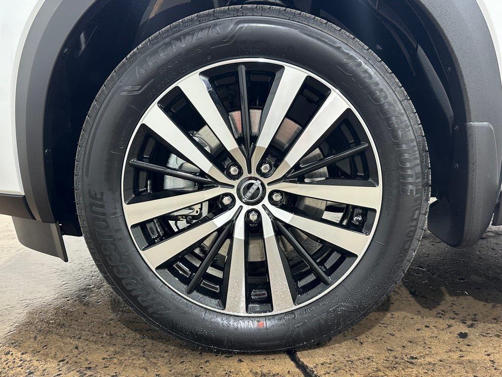 new 2025 Nissan Pathfinder car, priced at $52,255
