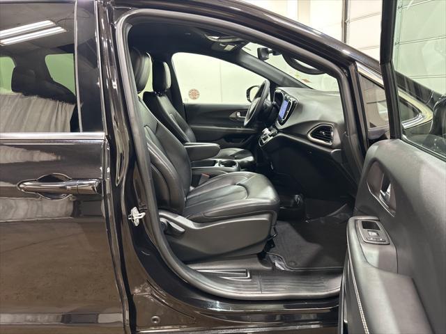 used 2025 Chrysler Pacifica car, priced at $36,034