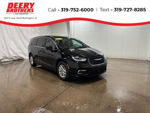 used 2025 Chrysler Pacifica car, priced at $36,034