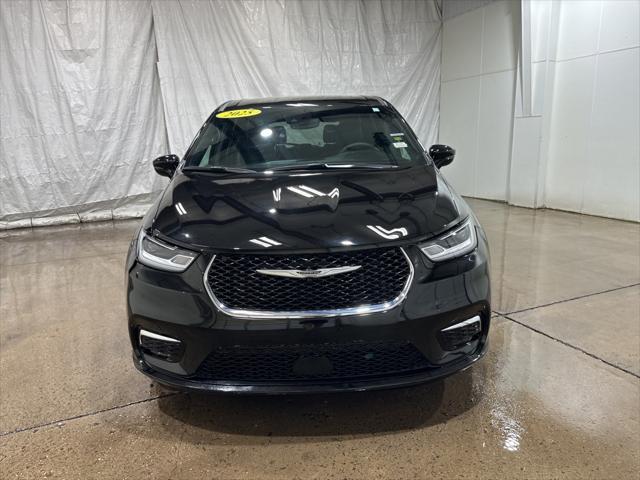 used 2025 Chrysler Pacifica car, priced at $36,034
