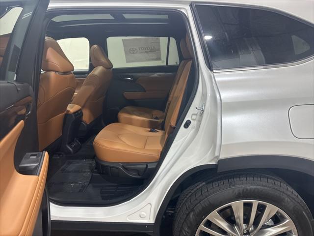 new 2025 Toyota Highlander car, priced at $55,537