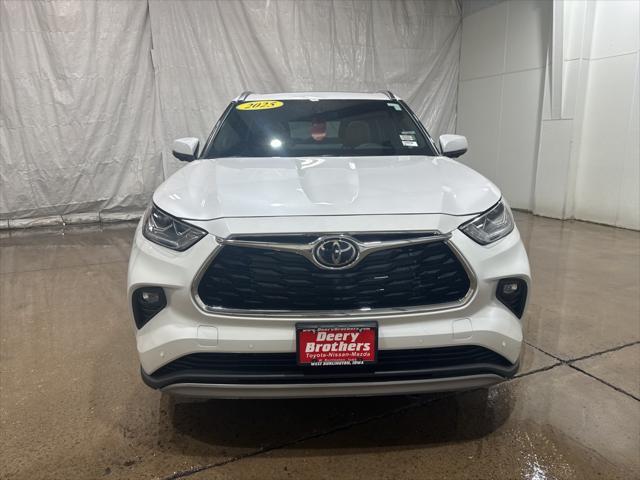 new 2025 Toyota Highlander car, priced at $55,537