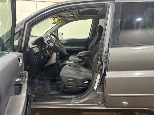 used 2004 Mitsubishi Endeavor car, priced at $2,499