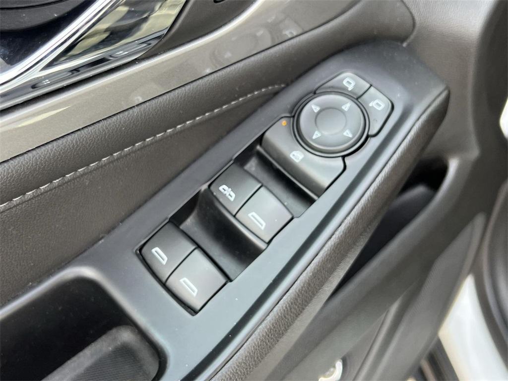used 2023 Chevrolet Traverse car, priced at $29,598