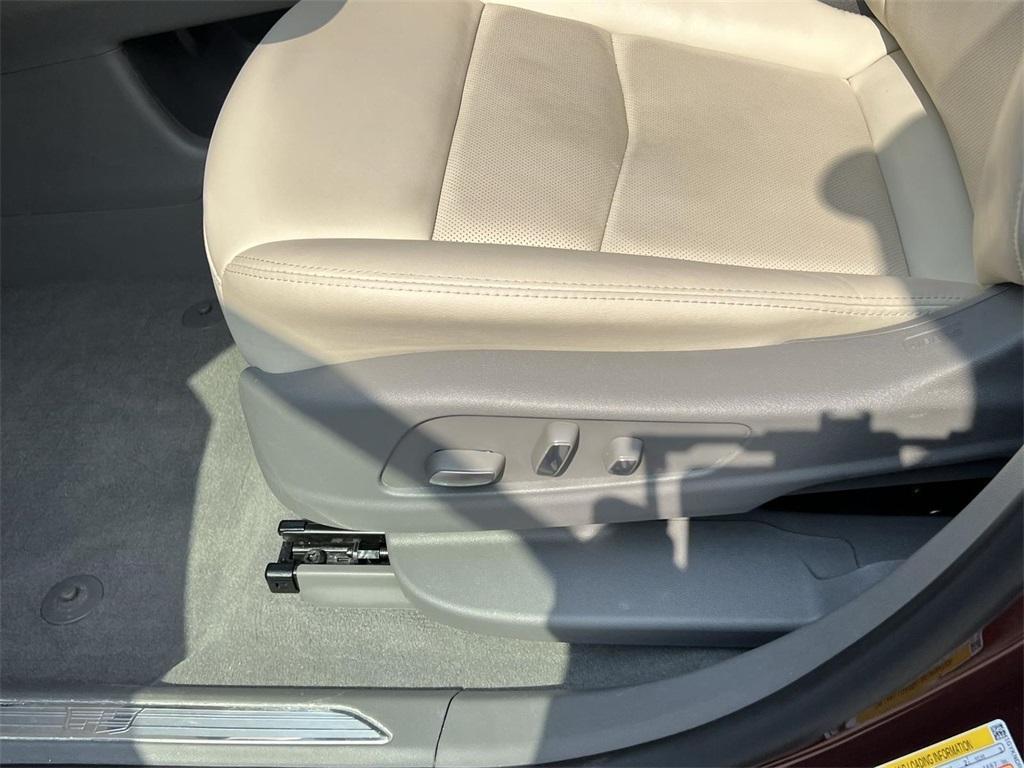 used 2022 Cadillac XT5 car, priced at $32,998
