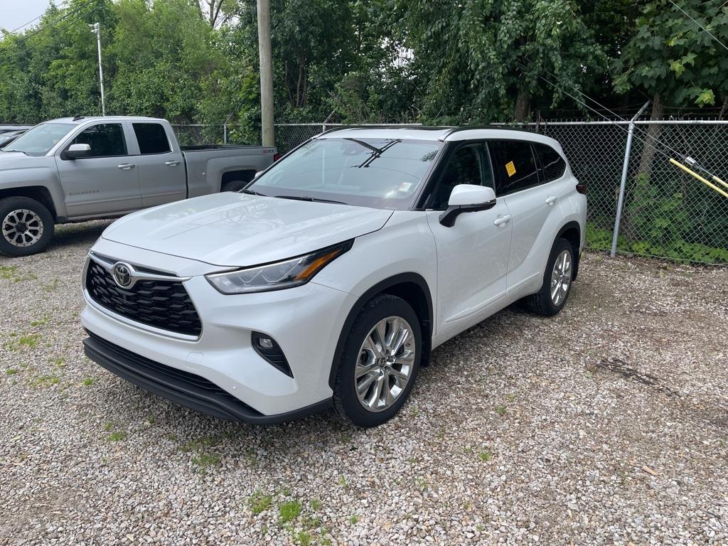 used 2022 Toyota Highlander car, priced at $41,991