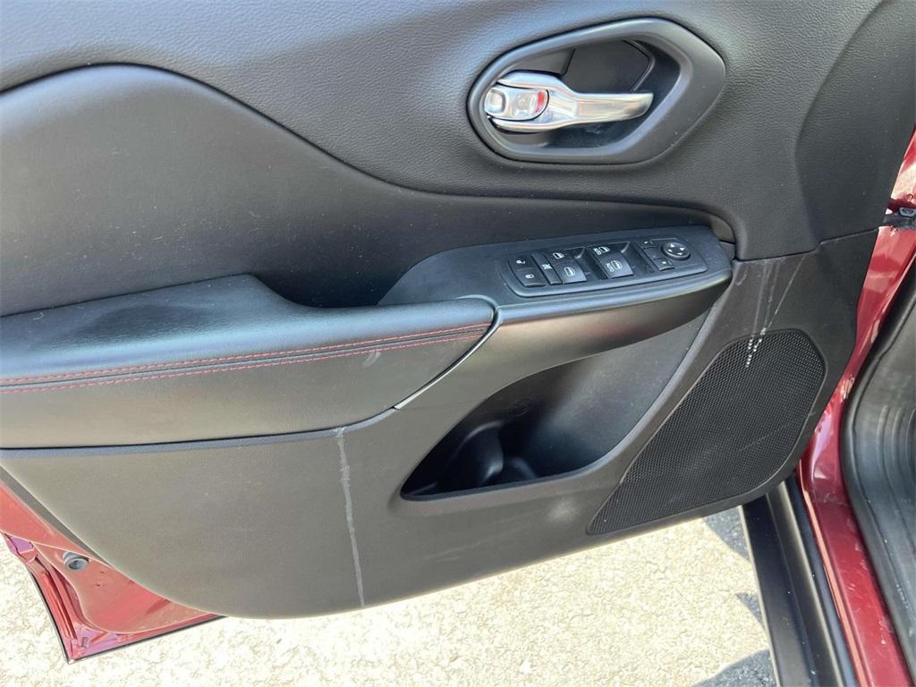 used 2019 Jeep Cherokee car, priced at $16,791