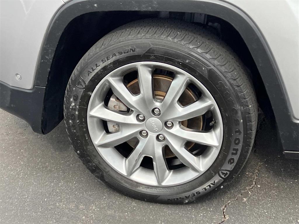 used 2018 Jeep Cherokee car, priced at $20,791