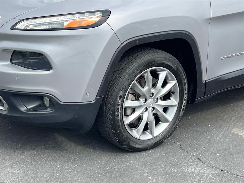 used 2018 Jeep Cherokee car, priced at $20,791