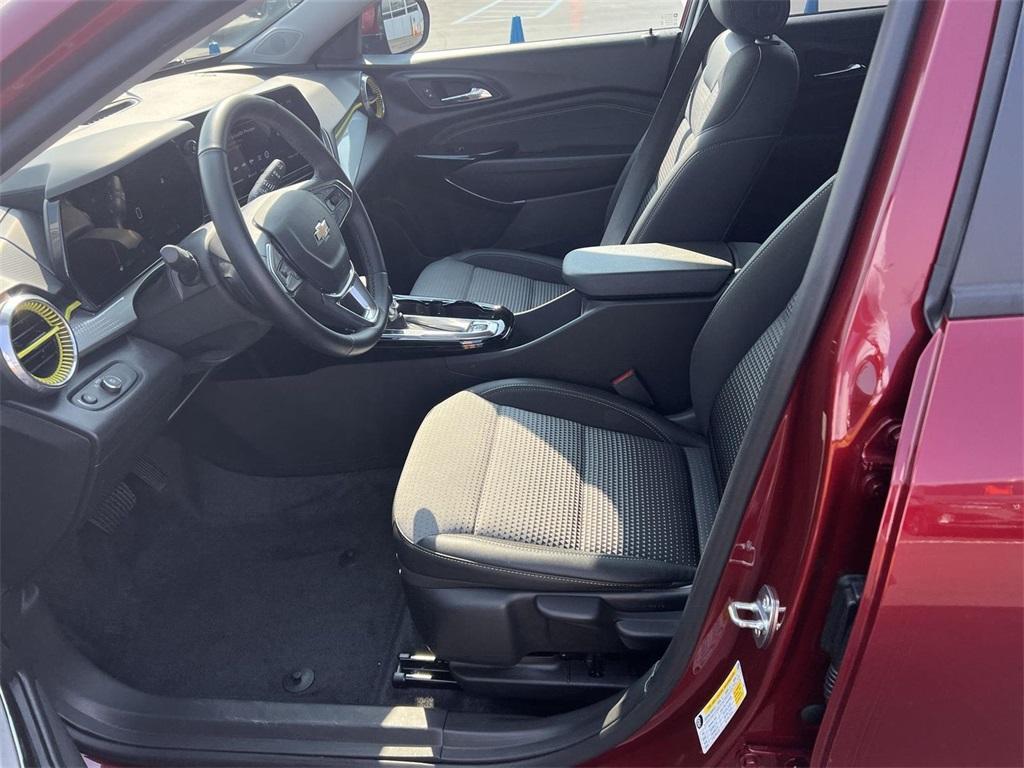 used 2024 Chevrolet Trax car, priced at $22,998
