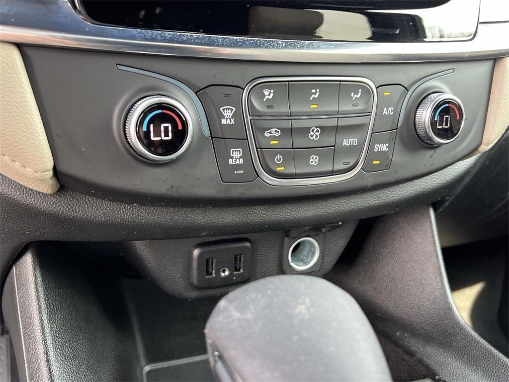 used 2023 Chevrolet Traverse car, priced at $28,598