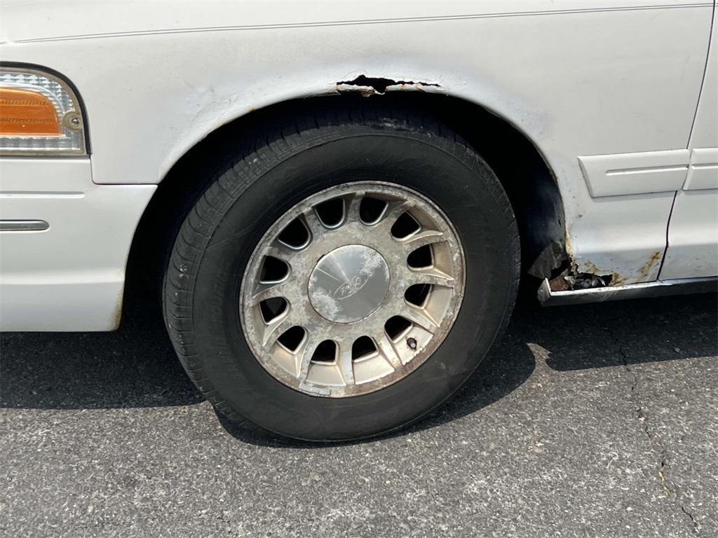 used 1999 Ford Crown Victoria car, priced at $999