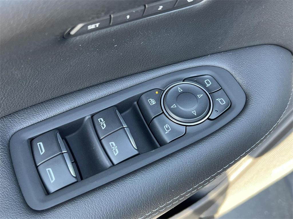 used 2022 Cadillac XT5 car, priced at $32,598
